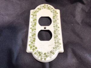 Hardware Electrical - Pyrex - Crazy Daisy Spring Blossom, Outlet Cover