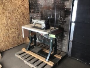 Sewing Machine/Table - PFAFF - Sewing Machine w/Table