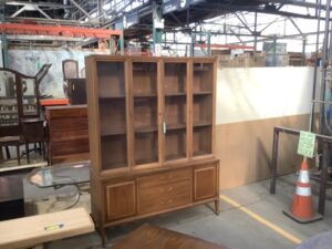 Hutch - Broyhill 60s China Cabinet 4 Door 2 Drawer