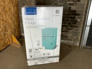 Refrigerator Top Freezer - Insignia - NS-CFR32MT1 / 16663, Retro Compact
