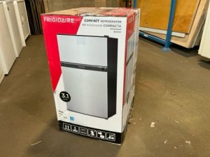 Refrigerator Top Freezer - Frigidaire - FFPS3133UM, Compact - Metallic